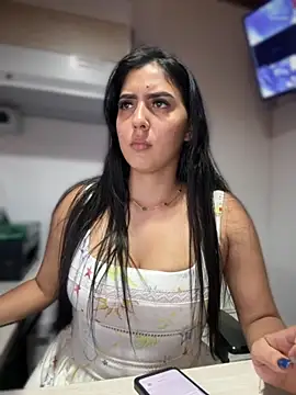 Snapshot of MarianaBenz chatting on November 2025 11:36:02 PM MarianaBenz online show from November 2025 11:36:02 PM