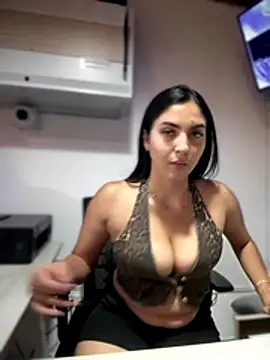 Snapshot of MarianaBenz chatting on November 2025 01:33:02 AM MarianaBenz online show from November 2025 01:33:02 AM