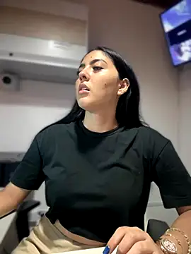 Snapshot of MarianaBenz chatting on November 2025 01:55:01 AM MarianaBenz online show from November 2025 01:55:01 AM