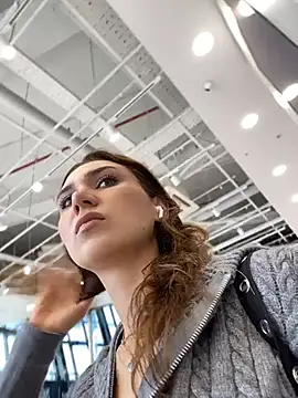 QuitieLia online show from April 2026 01:14:01 PM