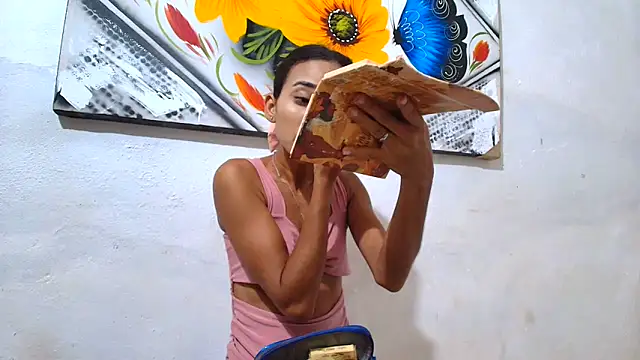 Snapshot of luciana_daza chatting on October 2025 10:40:01 PM luciana daza online show from October 2025 10:40:01 PM