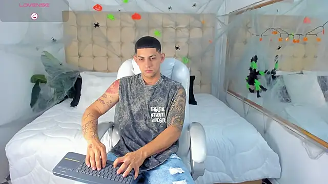 Alex cute77 online show from October 2025 12:02:01 PM