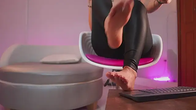 mia colin1  online show from October 2025 07:58:02 PM