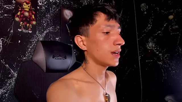 DereckCooperr online show from November 2025 10:54:01 PM