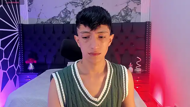 DereckCooperr online show from June 2026 09:17:01 PM