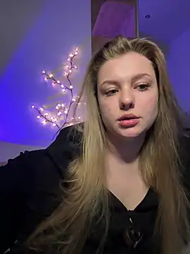 Snapshot of freiiaflower chatting on May 2026 06:02:02 PM freiiaflower online show from May 2026 06:02:02 PM