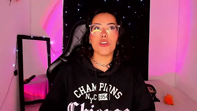 willow poisson online show from January 2025 08:07:01 PM