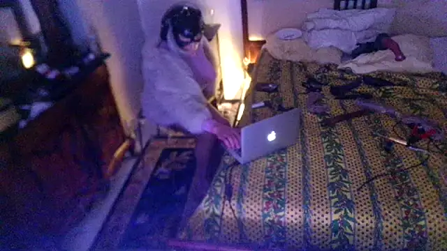 CharlotteVixxens online show from April 2026 12:17:01 AM