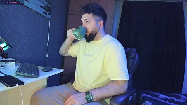 Snapshot of Eduu2322 chatting on March 2025 10:42:01 PM Eduu2322 online show from March 2025 10:42:01 PM