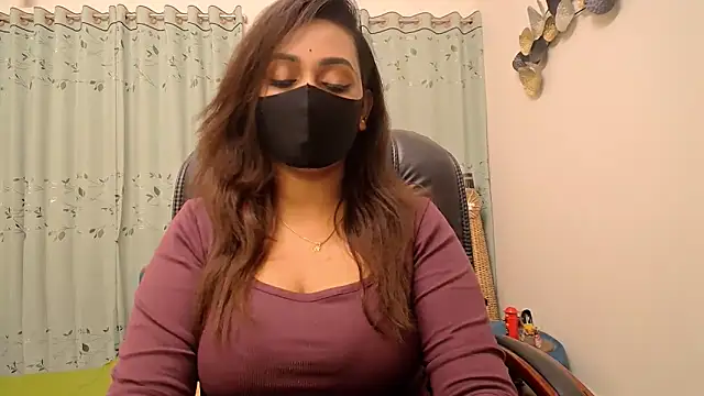 Snapshot of OH-Monica chatting on November 2025 11:43:02 AM OH-Monica online show from November 2025 11:43:02 AM