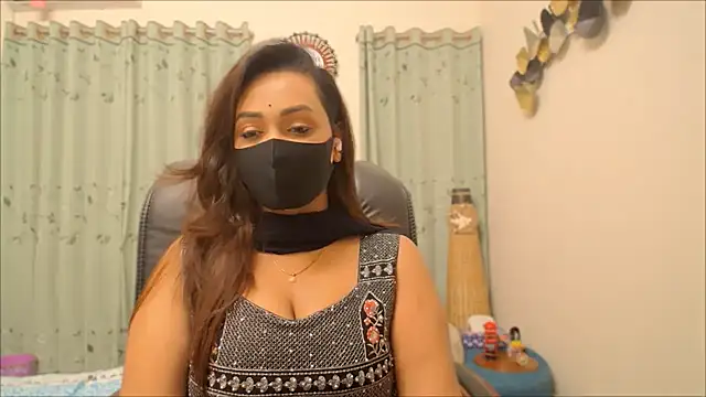 Snapshot of OH-Monica chatting on December 2025 08:57:01 PM OH-Monica online show from December 2025 08:57:01 PM