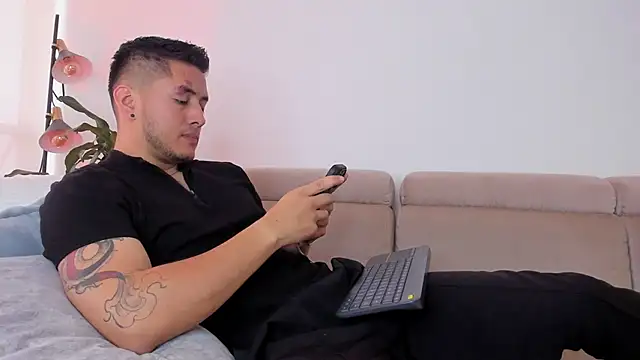 Snapshot of Chriskyle_ chatting on December 2024 01:20:02 PM Chriskyle  online show from December 2024 01:20:02 PM