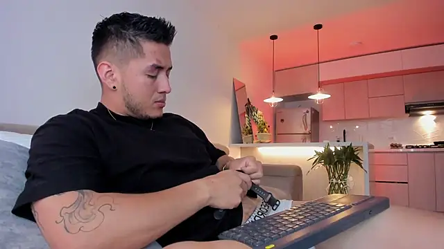 Snapshot of Chriskyle_ chatting on December 2024 01:28:01 PM Chriskyle  online show from December 2024 01:28:01 PM