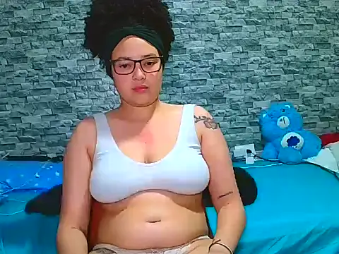 vanellope12 online show from November 2025 05:07:02 AM