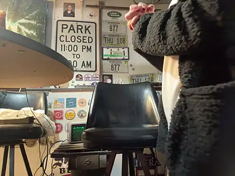 Snapshot of LilBit1975 chatting on October 2025 06:58:02 AM LilBit1975 online show from October 2025 06:58:02 AM