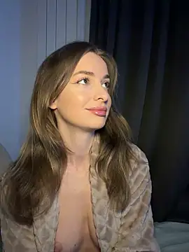 Snapshot of EvieEvans chatting on April 2026 07:33:02 PM EvieEvans online show from April 2026 07:33:02 PM