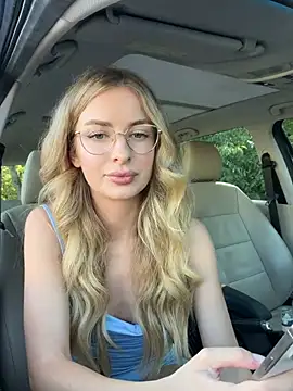 Snapshot of EvieEvans chatting on July 2026 04:11:01 PM EvieEvans online show from July 2026 04:11:01 PM