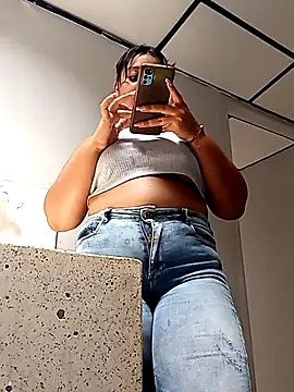 stefanie010 online show from February 2025 04:44:01 PM