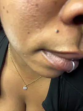 YellowHoneyDip online show from February 2026 05:42:02 PM