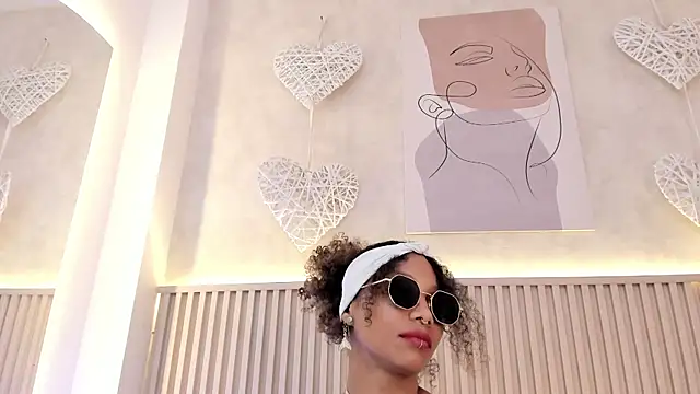 daiana curly online show from March 2026 08:23:02 PM