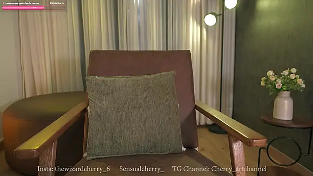 Snapshot of Miss_beee chatting on July 2026 08:22:01 PM Miss beee online show from July 2026 08:22:01 PM