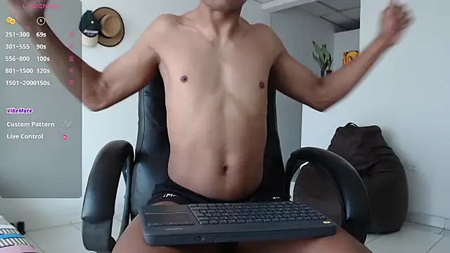 Snapshot of Aaronblack1_ chatting on September 2025 02:17:01 PM Aaronblack1 online show from September 2025 02:17:01 PM