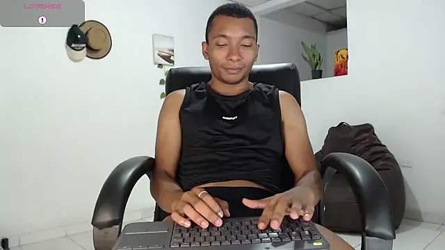 Snapshot of Aaronblack1_ chatting on September 2025 08:38:01 AM Aaronblack1 online show from September 2025 08:38:01 AM