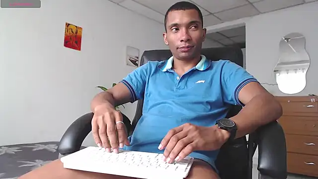 Snapshot of Aaronblack1_ chatting on November 2025 02:43:02 PM Aaronblack1 online show from November 2025 02:43:02 PM