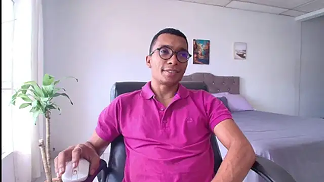 Snapshot of Aaronblack1_ chatting on July 2026 05:39:01 PM Aaronblack1 online show from July 2026 05:39:01 PM