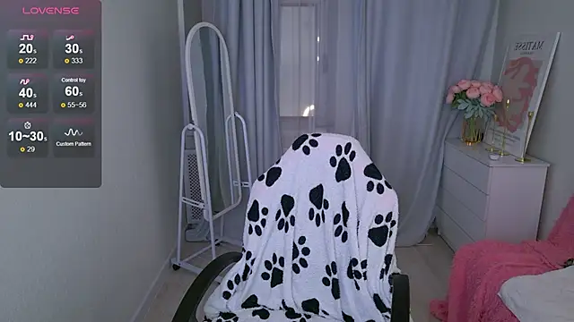 Snapshot of LovelyJessie chatting on November 2025 01:44:01 PM LovelyJessie online show from November 2025 01:44:01 PM