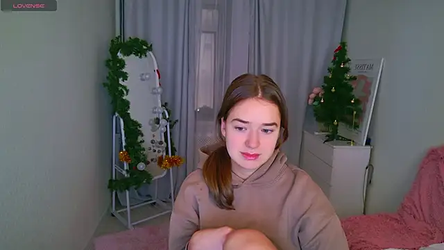 Snapshot of LovelyJessie chatting on December 2025 01:37:02 PM LovelyJessie online show from December 2025 01:37:02 PM