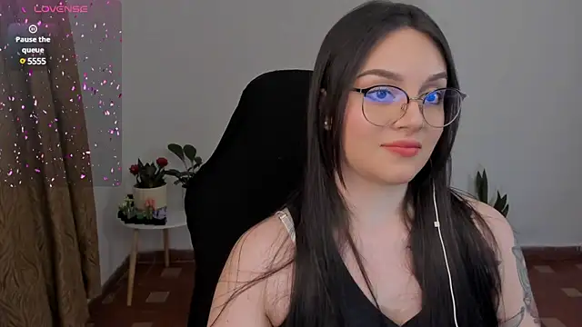 Snapshot of anaveleeez chatting on December 2024 05:21:01 AM anaveleeez online show from December 2024 05:21:01 AM