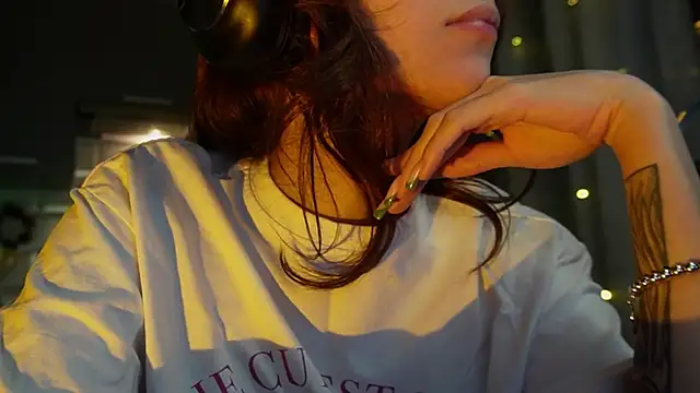 Snapshot of BOOLOCHKAA chatting on December 2024 01:21:02 PM BOOLOCHKAA online show from December 2024 01:21:02 PM