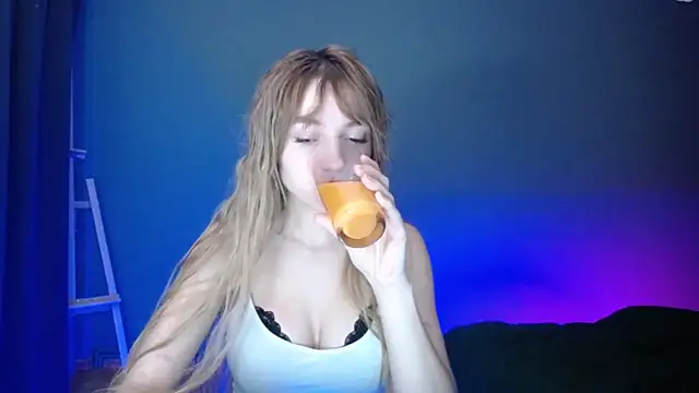 LuciaYoung online show from February 2025 07:13:01 PM