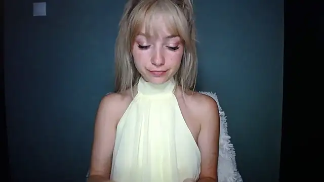 LuciaYoung online show from September 2025 06:18:02 PM