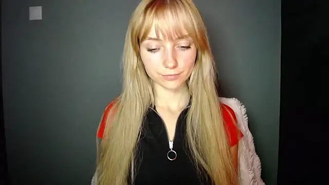 LuciaYoung online show from September 2025 07:19:02 PM