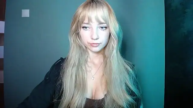 LuciaYoung online show from October 2025 06:32:02 AM