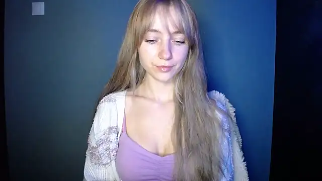 LuciaYoung online show from October 2025 06:30:02 PM