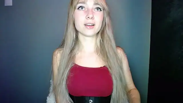 LuciaYoung online show from October 2025 06:28:02 PM