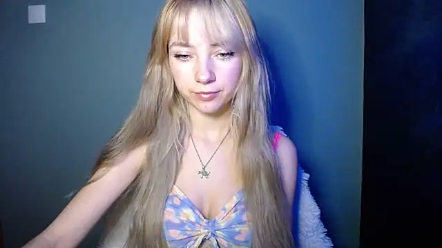 LuciaYoung online show from November 2025 07:51:01 AM