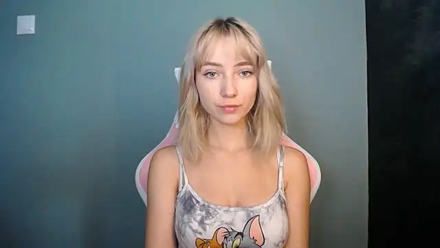 LuciaYoung online show from June 2026 12:19:01 PM
