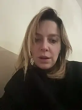 Snapshot of JulietteVolpeWyorika chatting on December 2025 02:44:01 PM JulietteVolpeWyorika online show from December 2025 02:44:01 PM