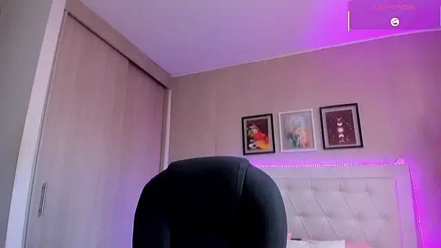 emma  smith1 online show from February 2026 12:43:02 PM