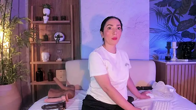 LIAH IZUMI online show from February 2026 01:17:01 PM