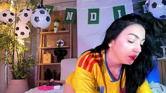 LIAH IZUMI online show from June 2026 01:45:02 PM