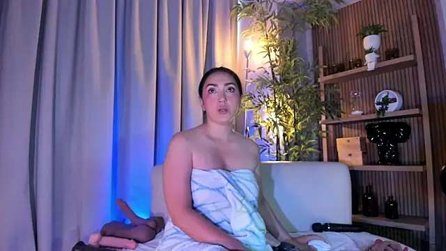 LIAH IZUMI online show from July 2026 12:12:01 PM