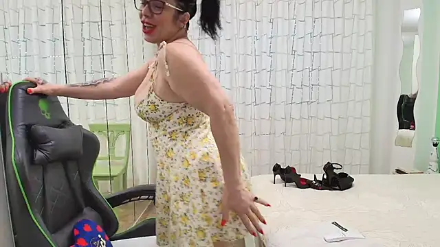   Nina online show from April 2026 12:05:02 PM