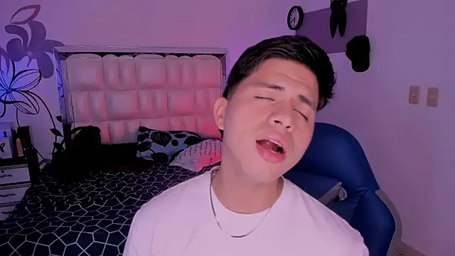 Snapshot of Niicky1_ chatting on January 2025 08:30:01 PM Niicky1  online show from January 2025 08:30:01 PM