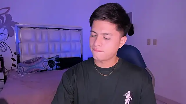 Snapshot of Niicky1_ chatting on January 2025 08:28:01 PM Niicky1  online show from January 2025 08:28:01 PM