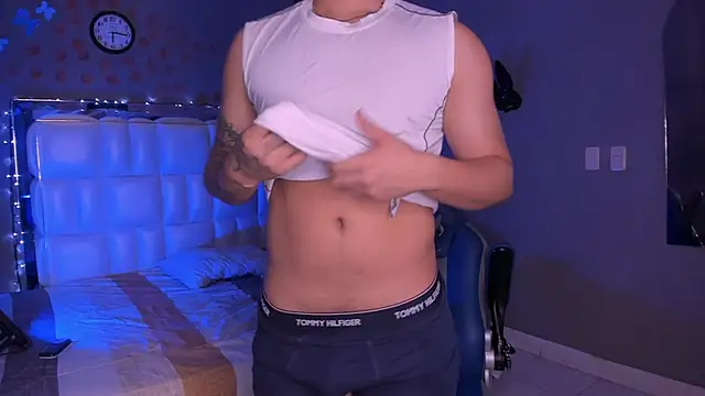 Snapshot of Niicky1_ chatting on November 2025 02:05:02 PM Niicky1 online show from November 2025 02:05:02 PM